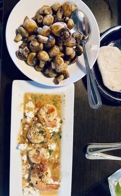 Shrimp appetizer along with sauteed mushrooms with a peek of the fresh pita bread. Delicious!