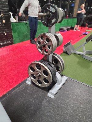 Weights don't even match, it's like donated equipment they got for free!