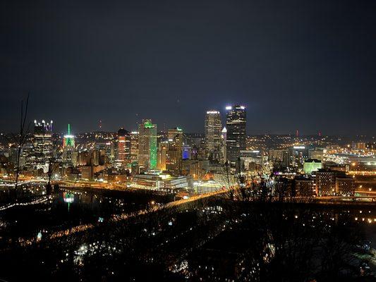 Pittsburgh Skyline view from the top of Mount Washington