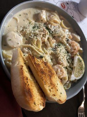 Seafood fettuccine