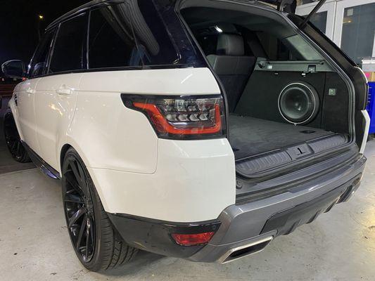 Range Rover custom enclosure