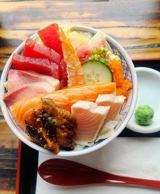 Chirashi bowl