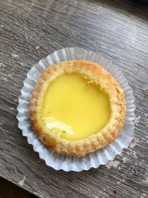 A fresh egg tart!!