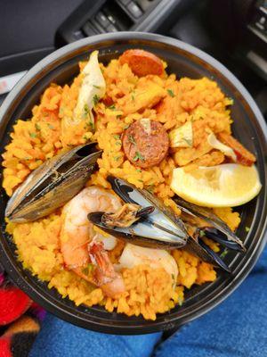 Half seafood half meat paella