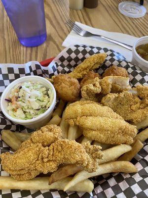 Catfish and hush puppies yaaaaaassss