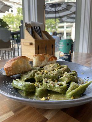 Spinach pasta with pistachio.