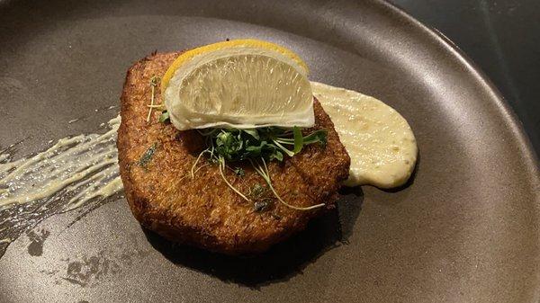 crab cake w caper aioli