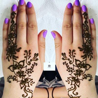 Simple chic classic Heena tattoo for summer!