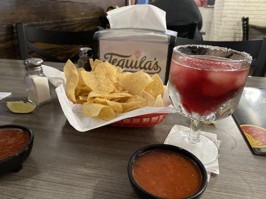 Starters: chips, salsa & sangria Margarita