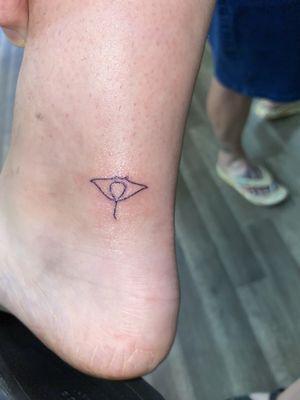 Simple manta ray on ankle tattooed by Destiny!