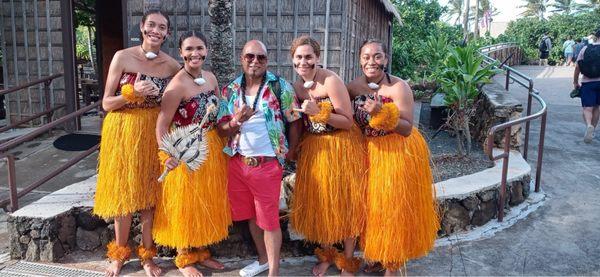 With the Hawaiian ladies