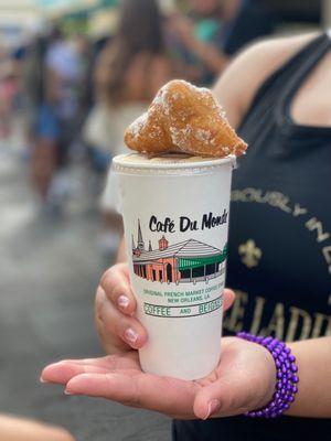 Frozen coffee & beignet