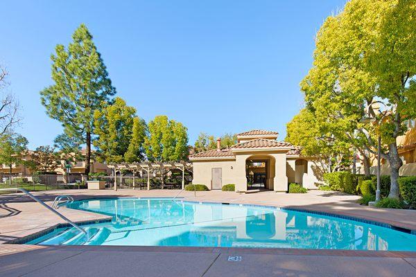 Community of Villa del Lago in Chino Hills