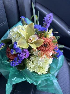 Custom arrangement in a glass vase.  They packed it nicely in a box with tissue paper for safe transport.