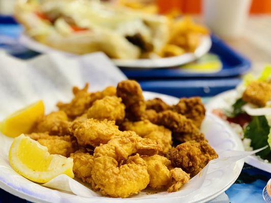 LOVE! Fried shrimp & Fried oysters (custom combo $17) YUM! :)...