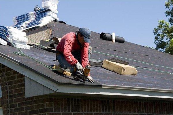 Roofing a house! Asphalt Shingles!