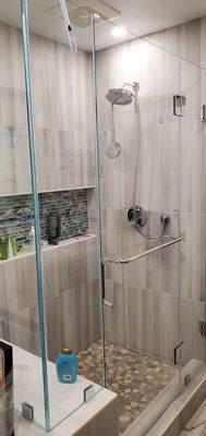 Shower glass enclosure