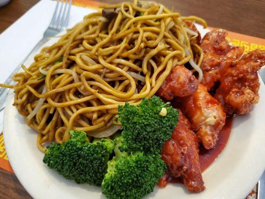 general chicken lunch special w. lo mein