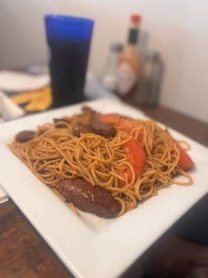 Sautéed noodles with steak