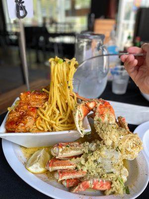 1/2 Half Dungeness Crab, Garlic Noodles and sweet chili tossed Prawns (08/2021)