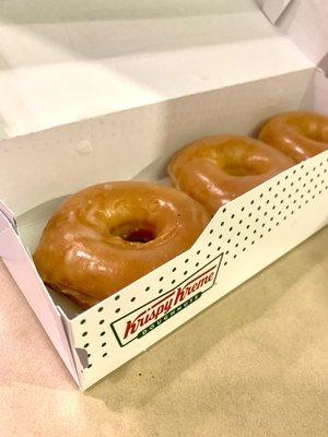 3 Count Original Glazed Doughnuts