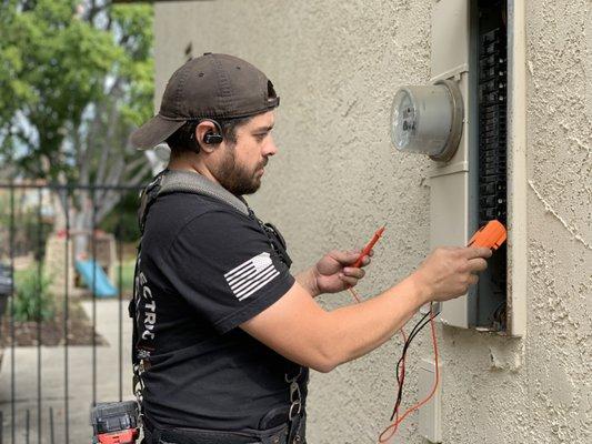 Dana Point,  Electrician,  Local Electricians,  Electrical Safety,  Orange County Electrician,  Tradesman Electric, Main meter panel install