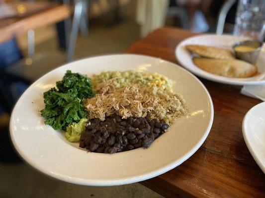 Grain bowl with chicken