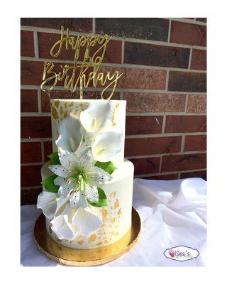 Let us give you a breath taking experience with our sugar paste floral cakes!