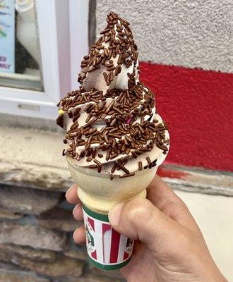 Custard Twist with chocolate sprinkles (kid size)