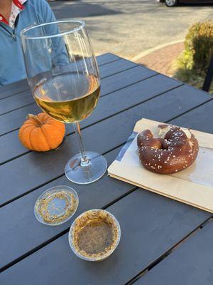 Pretzel and amber wine