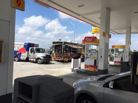 Toro Loco food truck on site