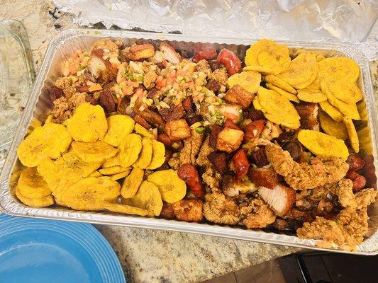 "Picadera" / sampler (fried chiken, chicharrón, longaniza, fried cheese)