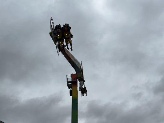 This ride got stuck... it was scary.. Thank God I choose not to ride it. They had to call fire department...