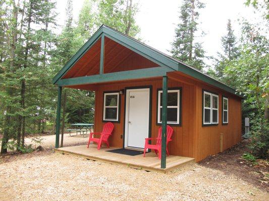 DELUXE CABINS. Sleeps 6