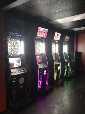 Great place to play darts on a Tuesday night, 1-6 every day is happy hour, come out, eat, drink and play some darts!!!!