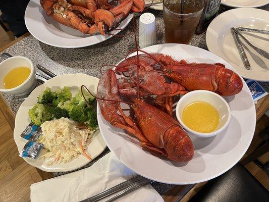 Twin lobster with 2 sides.