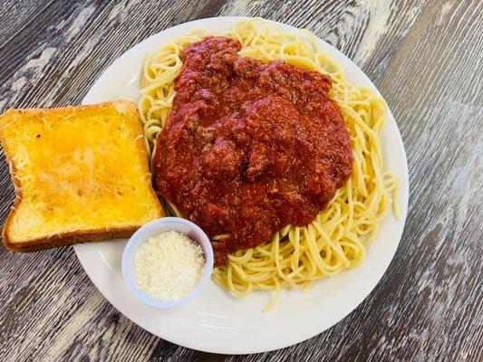 Spaghetti with Meat Sauce and Garlic Bread