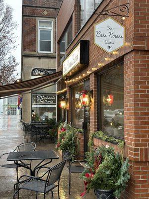 Exterior--small outdoor eating area