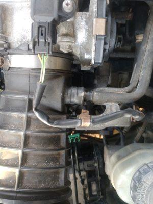 Vacuum line missing hose clamp