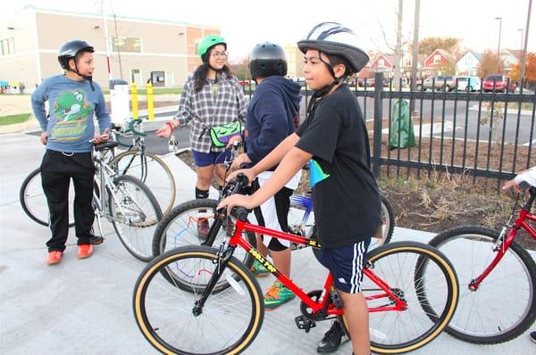 Instructor Danni and her Yates Elementary Bike Club enjoying the 606