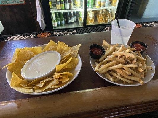 Queso, fries