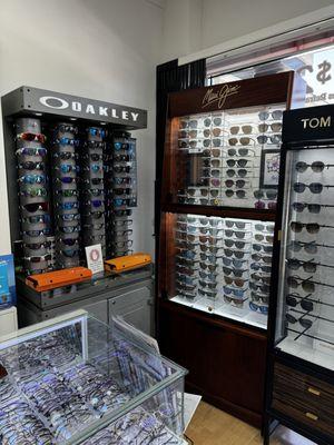 Sunglasses display of your favorite brands