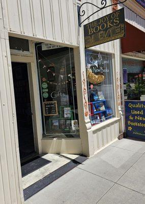 Bill Lewis of Vero Beach, Florida, checking out the Joy of Books while visiting Hendersonville, North Carolina.