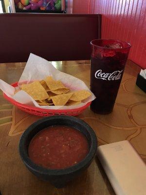 Chips, salsa rojas & Dr. Pepper.