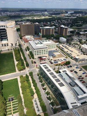 Illus Davis Mall w/the Whitaker Federal Courthouse on the left&the Columbus Park &Bond Bridge beyond