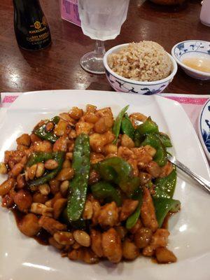 Spicy chicken with hot peppers and peanuts