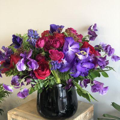 Rich jewel tones are such a romantic selection for a floral arrangement, don't you agree?