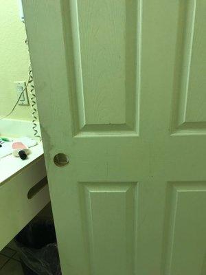 Bathroom door w/knob