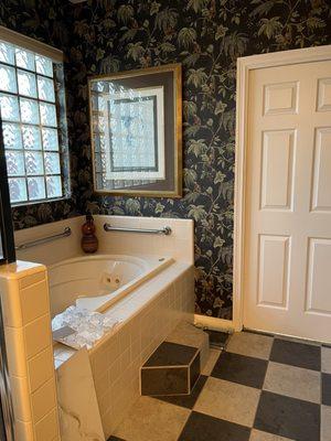 1996 Dark bathroom before remodel