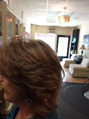 Natural looking color..Layered Cut for many different styles. Easy drying with or without a brush..